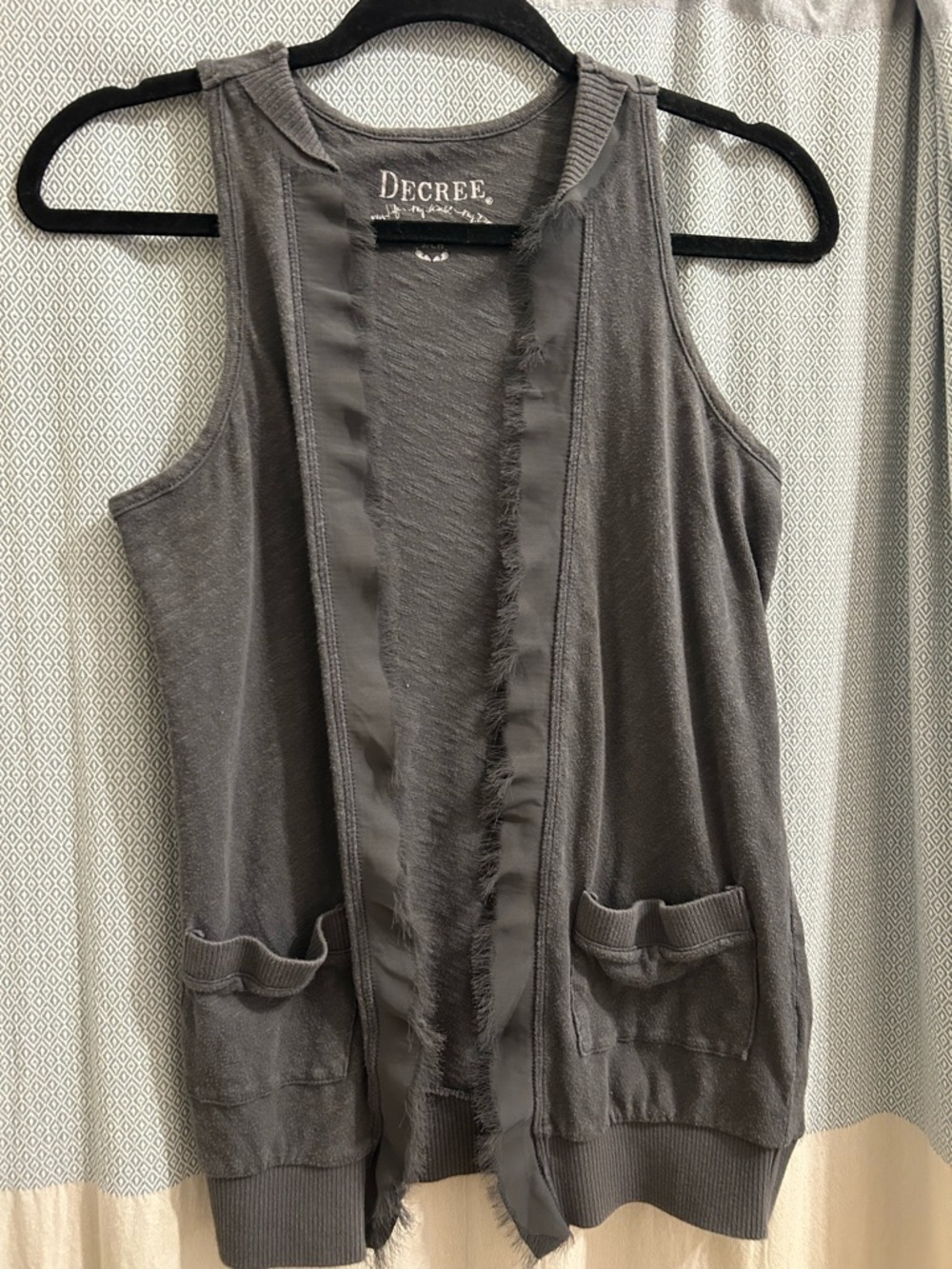 Decree Charcoal Gray Sleeveless Open-Front Cardigan Vest